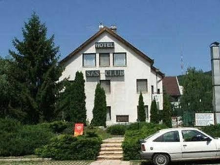 Sas Club Hotel Budapest Bagian luar foto